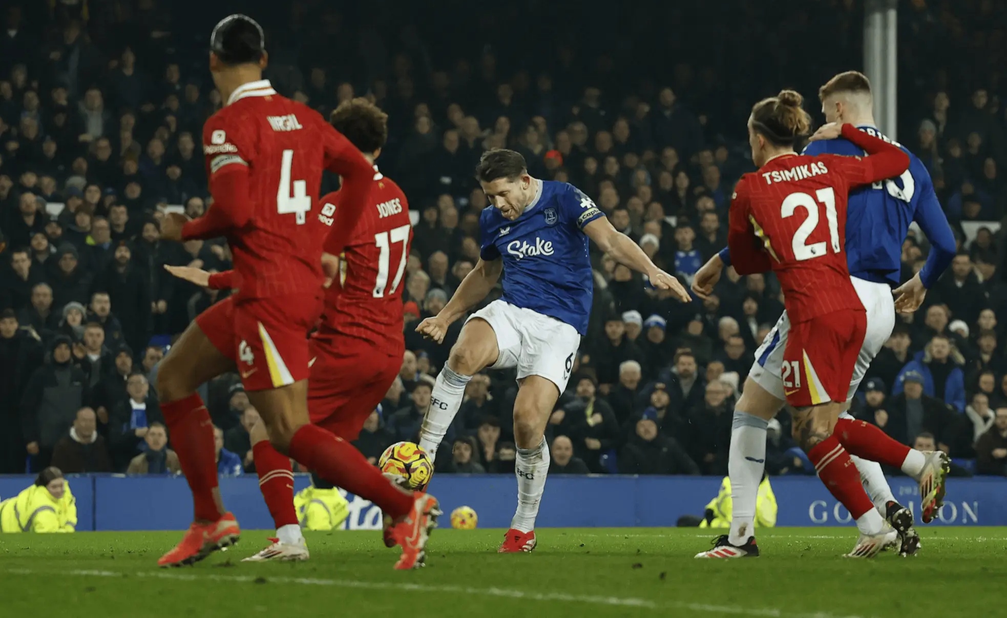 英超明星选手受伤退赛，引发热议