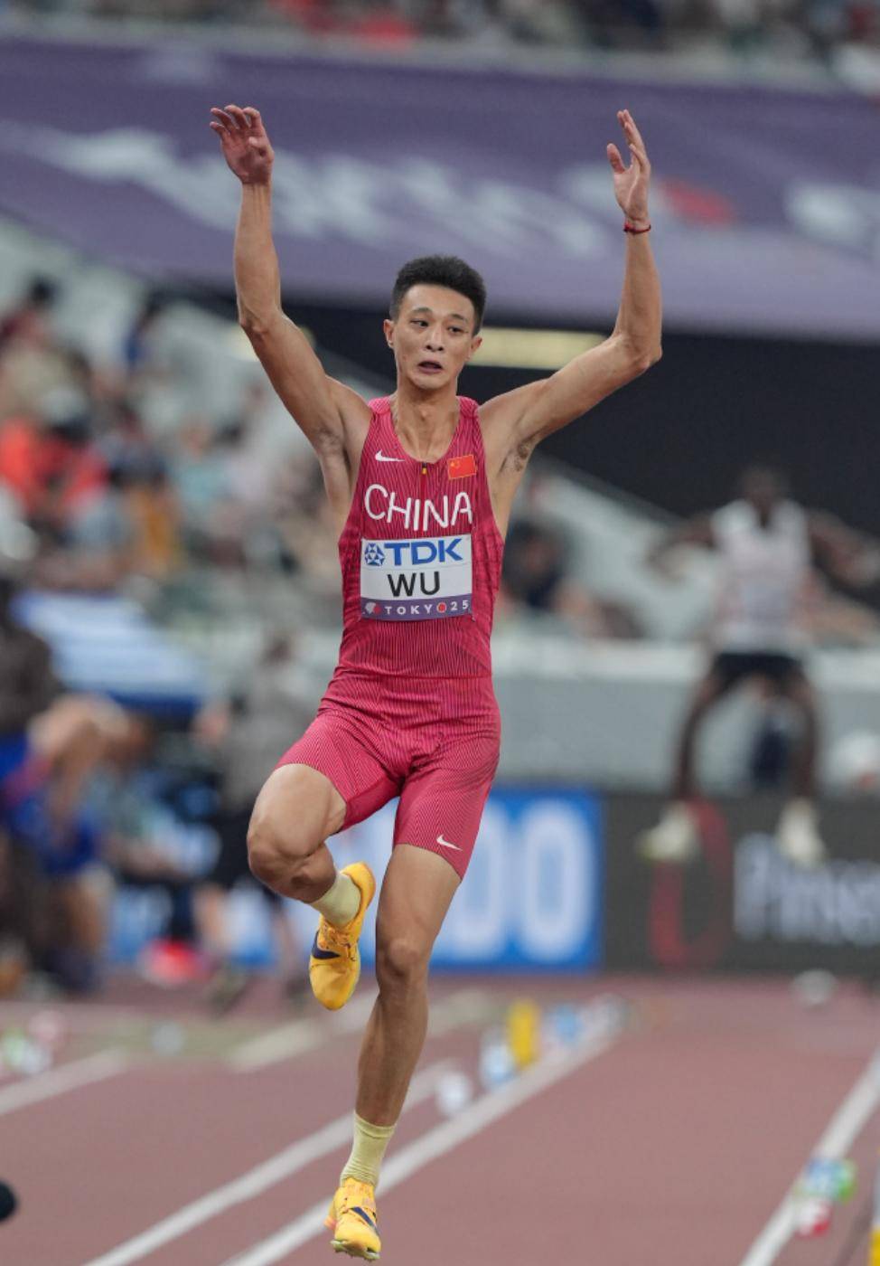 最新战报:田径豪取连胜,冠军在望 最新战报:田径豪取连胜,冠军在望