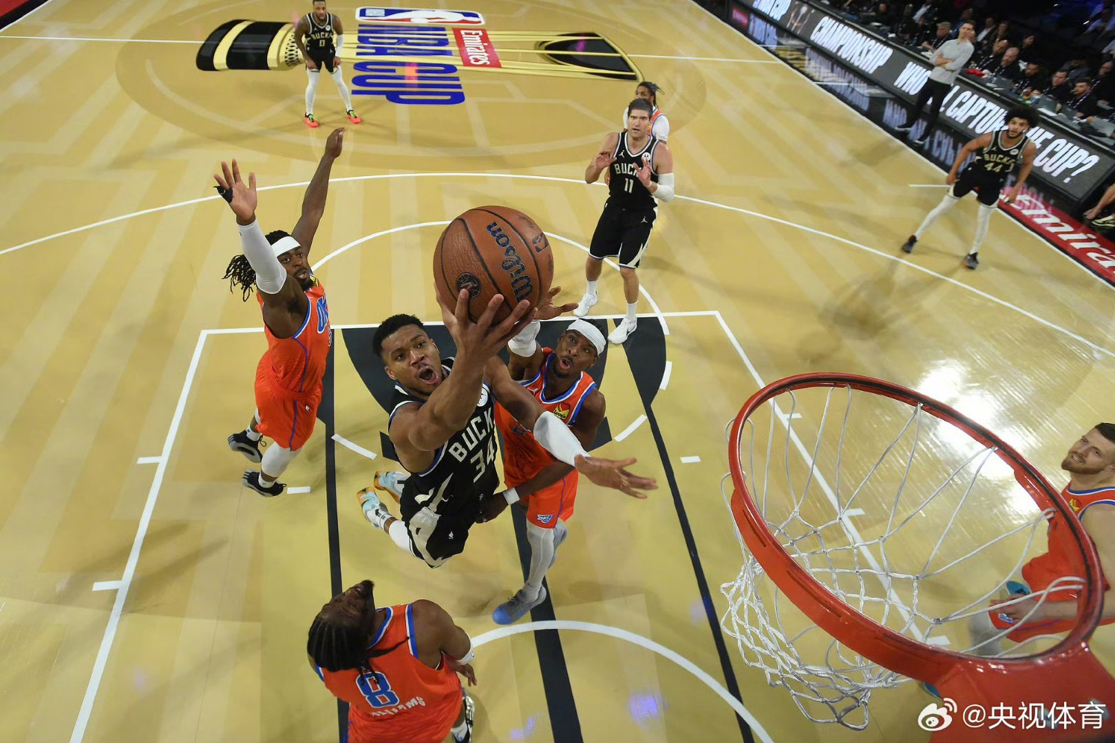 76人横扫雄鹿，戈贝尔状态火热