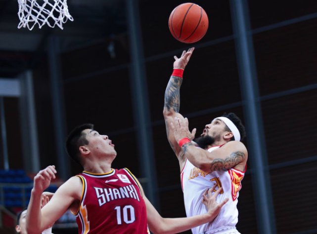 浙江队鏖战上海队，布克关键制胜