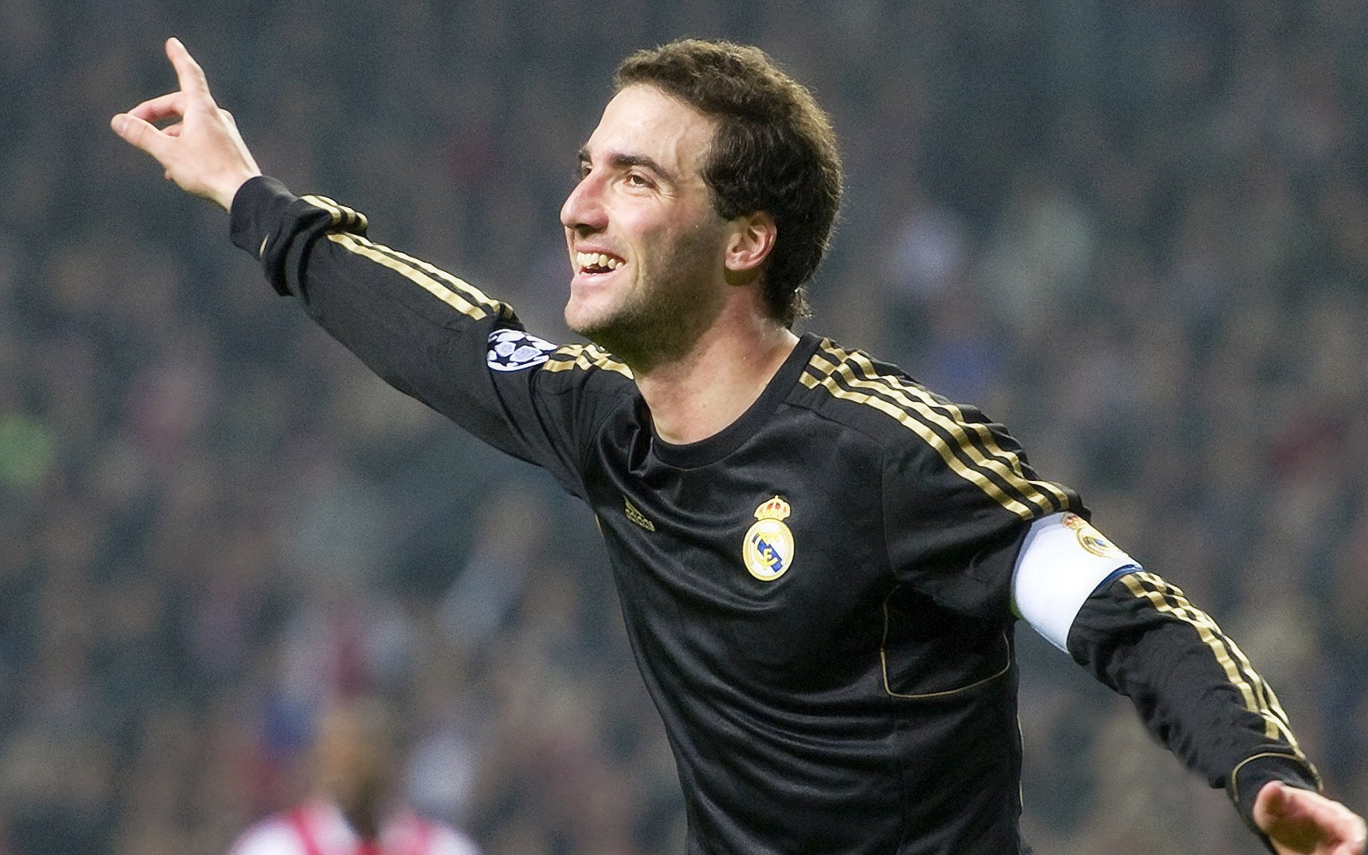 天山脚下的雪莲花，惊醒了夏洛特的蔗糖味道 记美加墨世界杯新疆队爆冷黄蜂之战