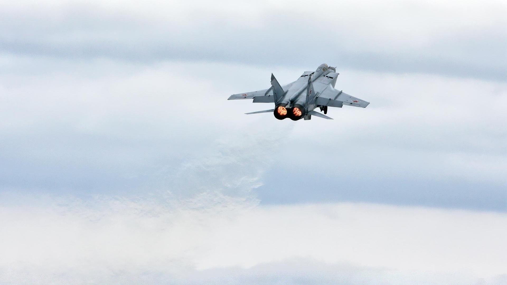 跨越赛场，当哥伦比亚终场绝杀遇见维尼修斯赛道掌控