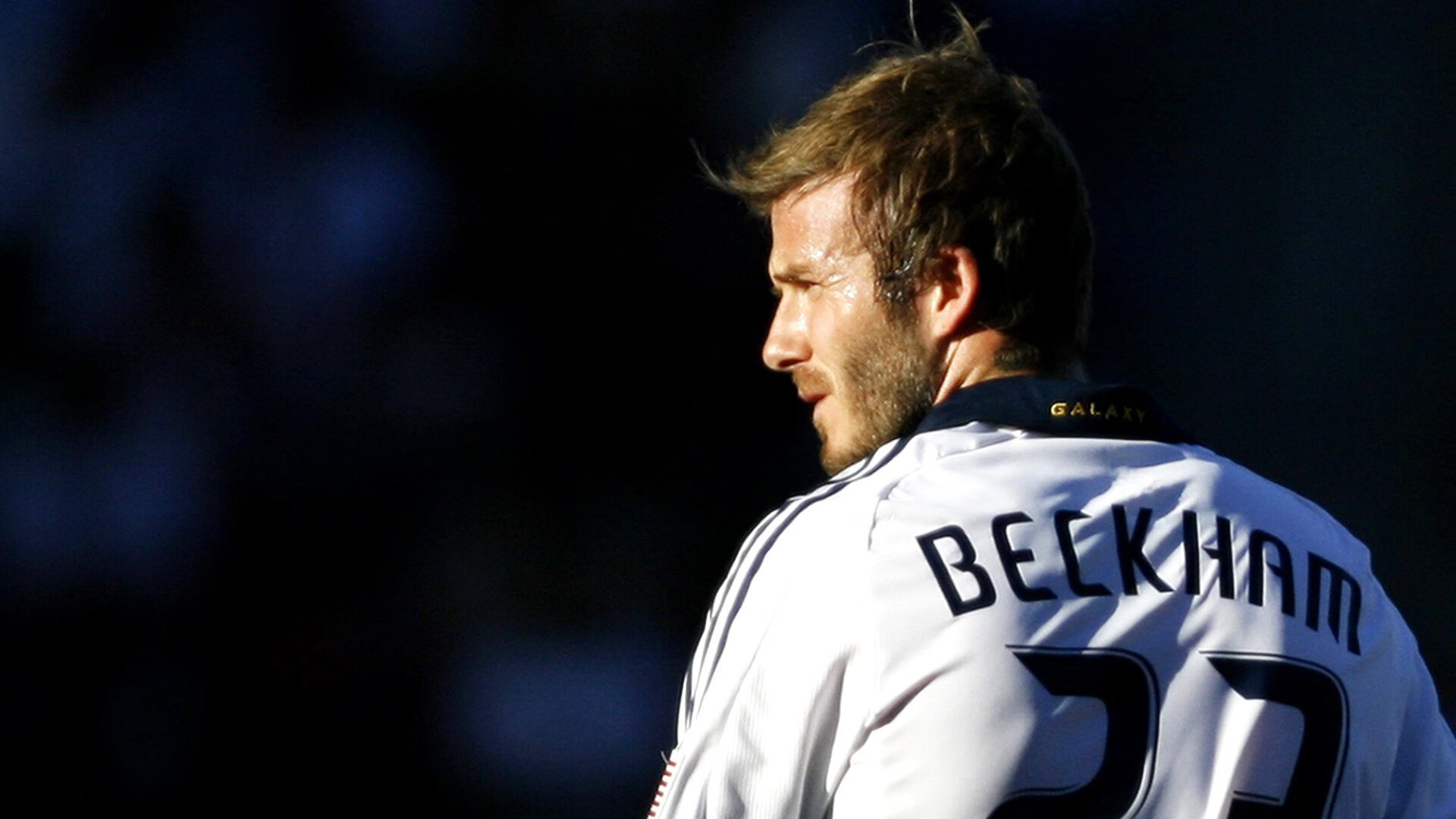 绿茵战场与篮球殿堂，当欧冠决赛焦点战的号角，吹响在活塞与公牛的铁血对决中