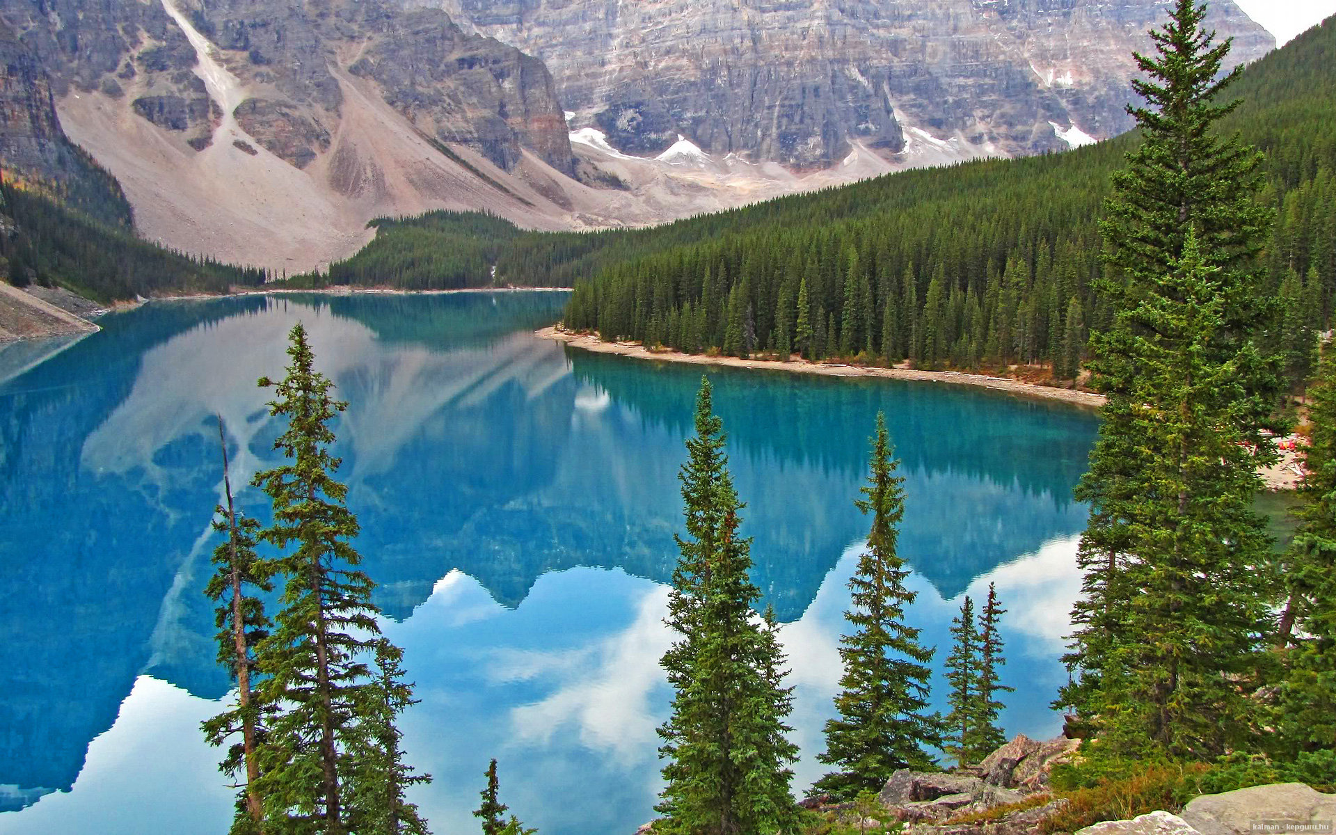 绿军铁壁下的神罚时刻，库里关键连击熄灭太阳反扑烈焰