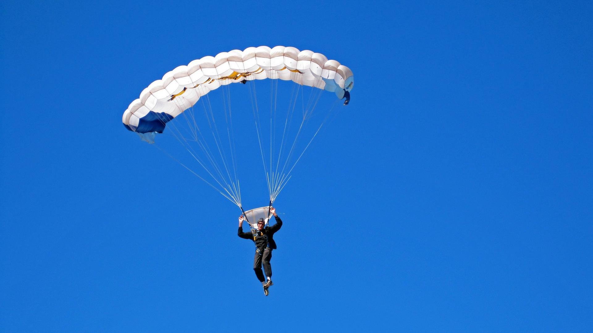 东方王朝的叹息之夜,哈利伯顿爆发助汽车城力克华南虎